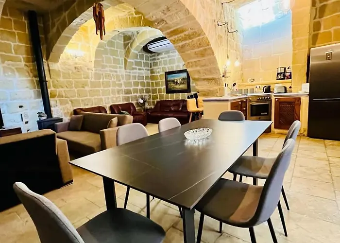 فيلة Il Mithna With Indoor Heated Jacuzzi Pool Għarb
