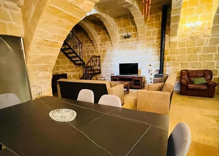 Il Mithna With Indoor Heated Jacuzzi Pool 빌라 가르브